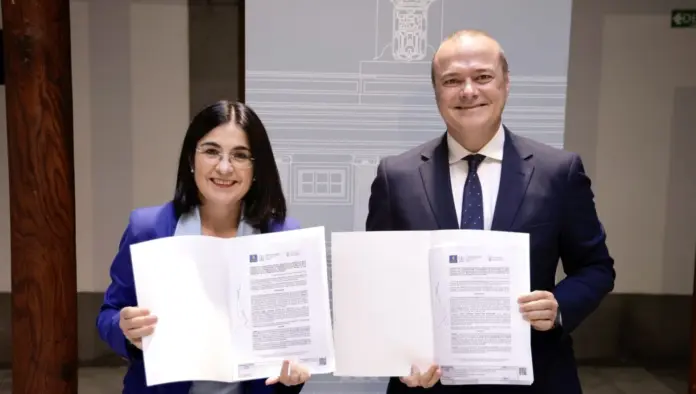 Carolina Darias y Augusto Hidalgo tras la firma del acuerdo para la construcción de 240 viviendas públicas de alquiler asequible en Las Palmas de Gran Canaria