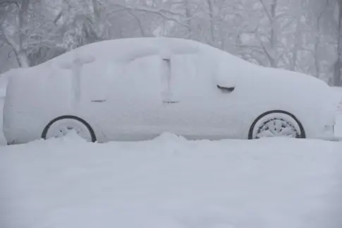 La borrasca Kristin mantiene 133 carreteras afectadas por nieve y lluvia