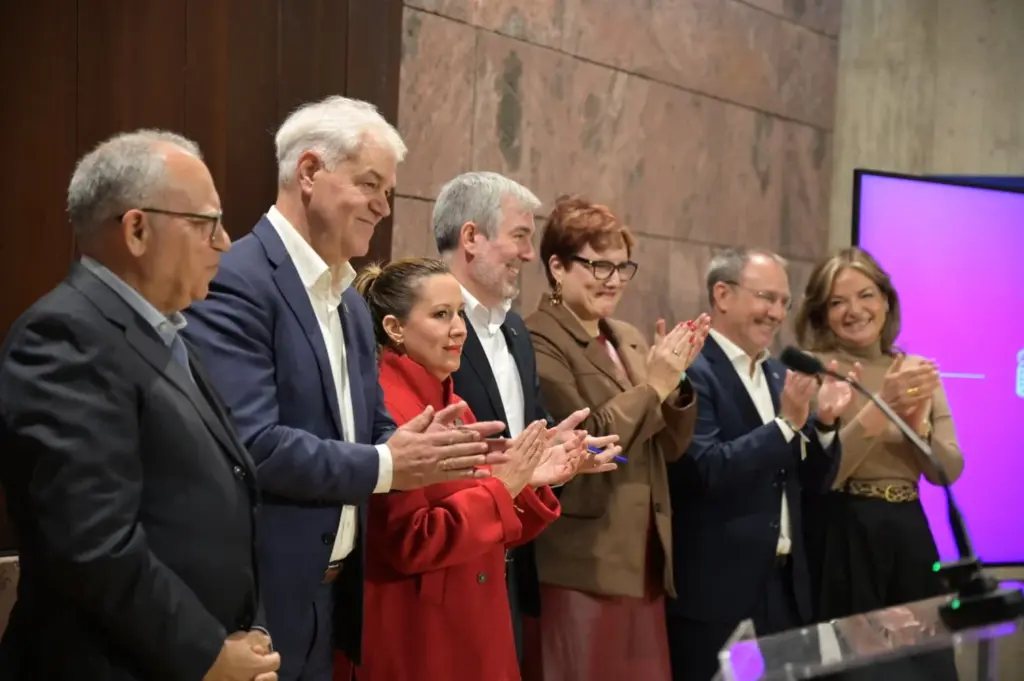 Firma de los convenios de dependencia. Imagen Gobierno de Canarias