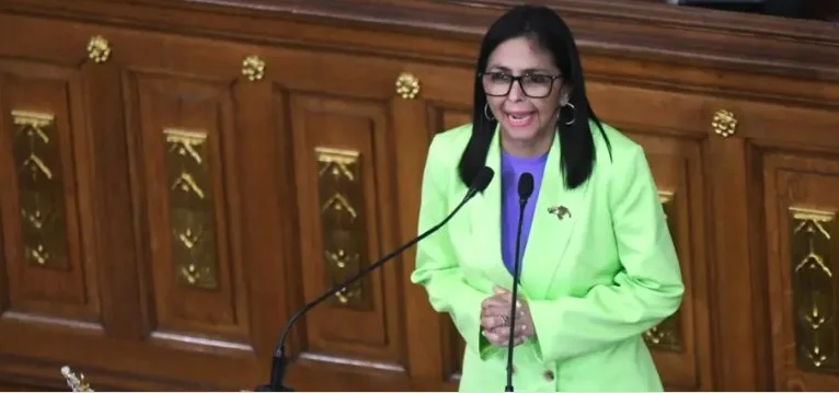 Delcy Rodríguez anuncia el ingreso de 256 millones de euros como parte de la venta de petróleo venezolano
