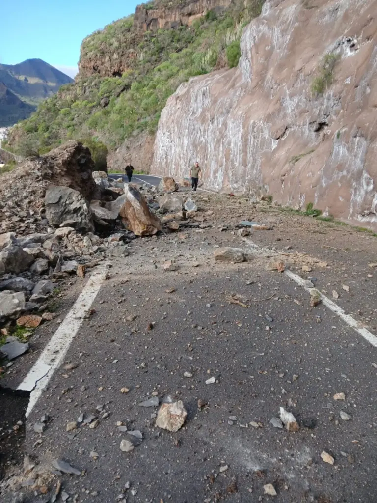 El Cabildo realizará obras de emergencia por los desprendimientos en la carretera TF-82 en Santiago del Teide