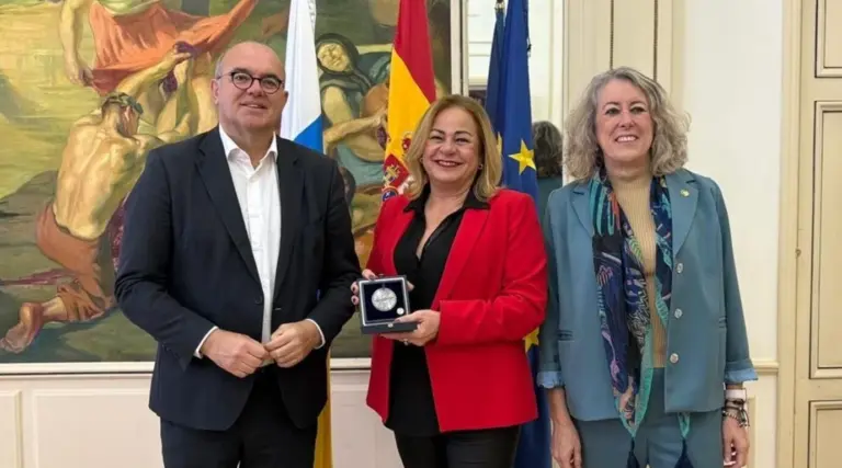 María del Carmen Castellano recibe la Medalla a la Promoción de los Valores de Igualdad