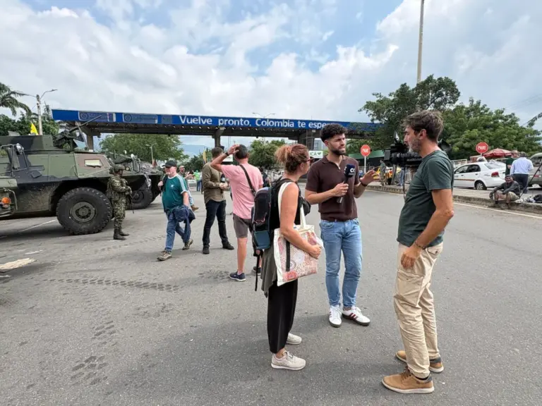 Un equipo de los Servicios Informativos de Televisión Canaria se encuentra ya en la frontera entre Colombia y Venezuela