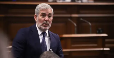 En directo | Clavijo apela a la unidad en el Parlamento para defender el «irrenunciable» acervo RUP de Canarias ante la UE