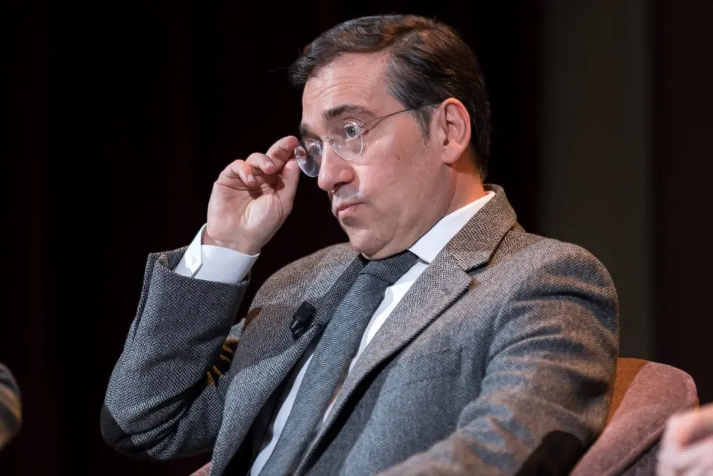 Albares espera que la OTAN controle la seguridad ártica tras el acuerdo sobre Groenlandia. El ministro de Asuntos Exteriores, Unión Europea y Cooperación de España, José Manuel Albares, durante ‘Los Desayunos del Ateneo’, en el Ateneo de Madrid, a 12 de enero de 2026. Europa Press.