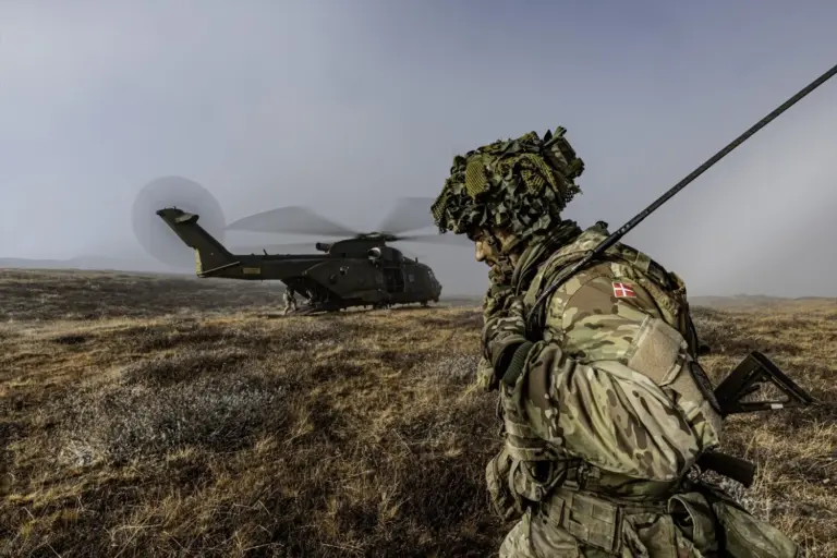 Llega a Groenlandia el jefe del Ejército de Dinamarca junto a un contingente militar