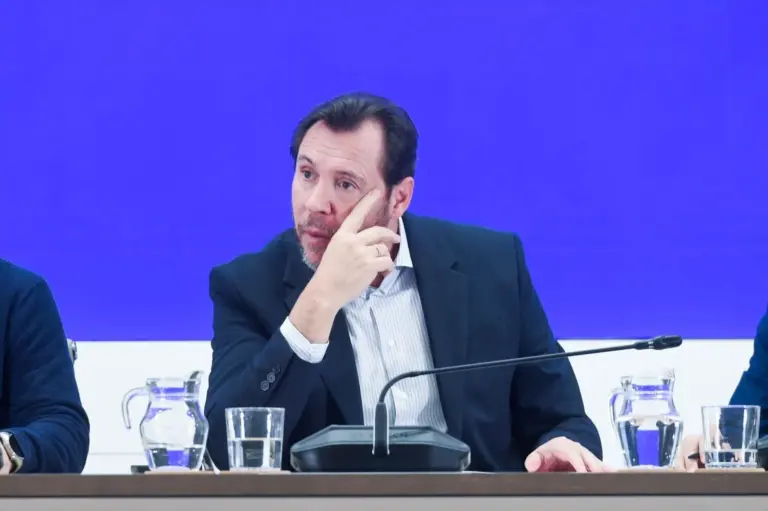 Óscar Puente apunta a un fallo crítico en la vía como causa del descarrilamiento en Adamuz