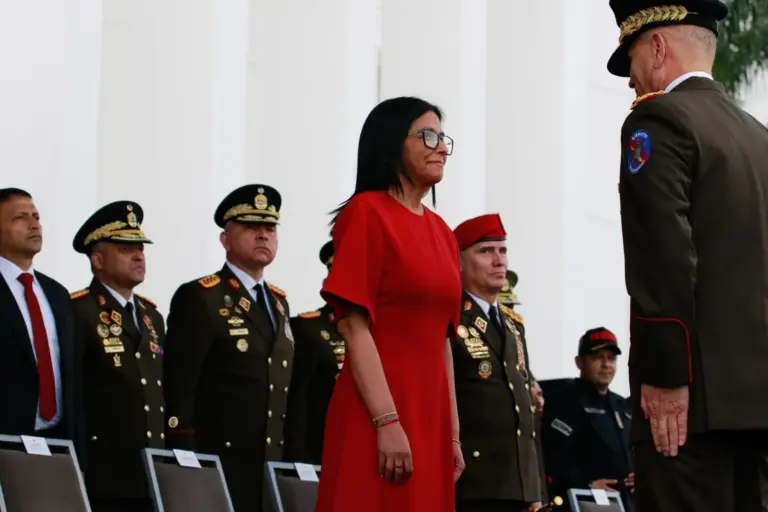 La Fuerza Armada de Venezuela reconoce a Delcy Rodríguez como su comandante en jefe