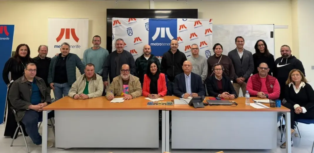 Metrotenerife y los sindicatos sellan el acuerdo que finaliza la huelga del tranvía tras dos años