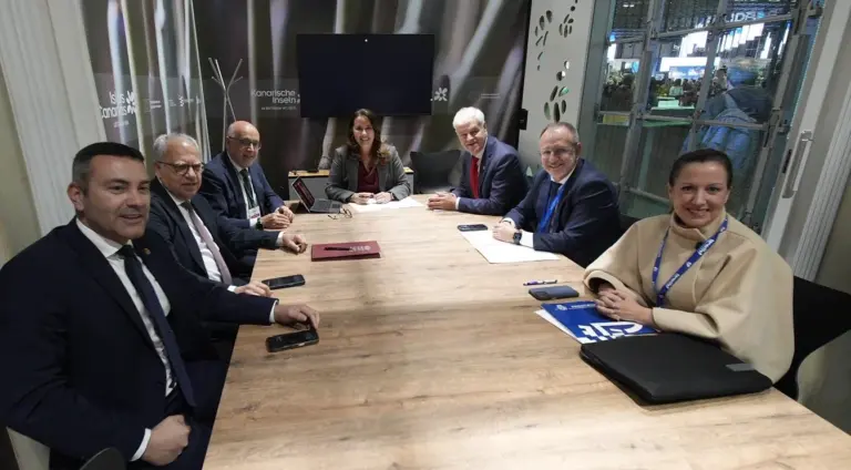 Lola García asume la presidencia de la FECAI con el reto demográfico y la gestión aérea como prioridades