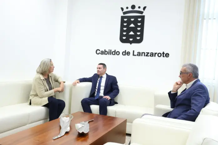 El Cabildo de Lanzarote y el Colegio de Farmacéuticos firman un acuerdo para promover la salud