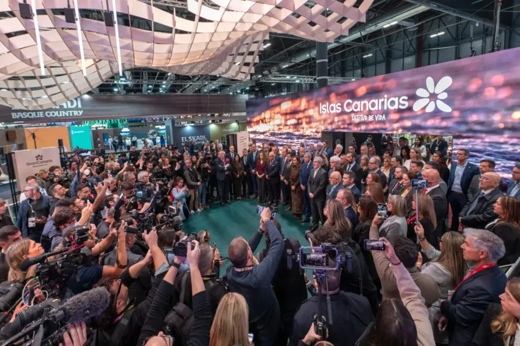 Minuto de silencio en Fitur en memoria de las víctimas del accidente ferroviario