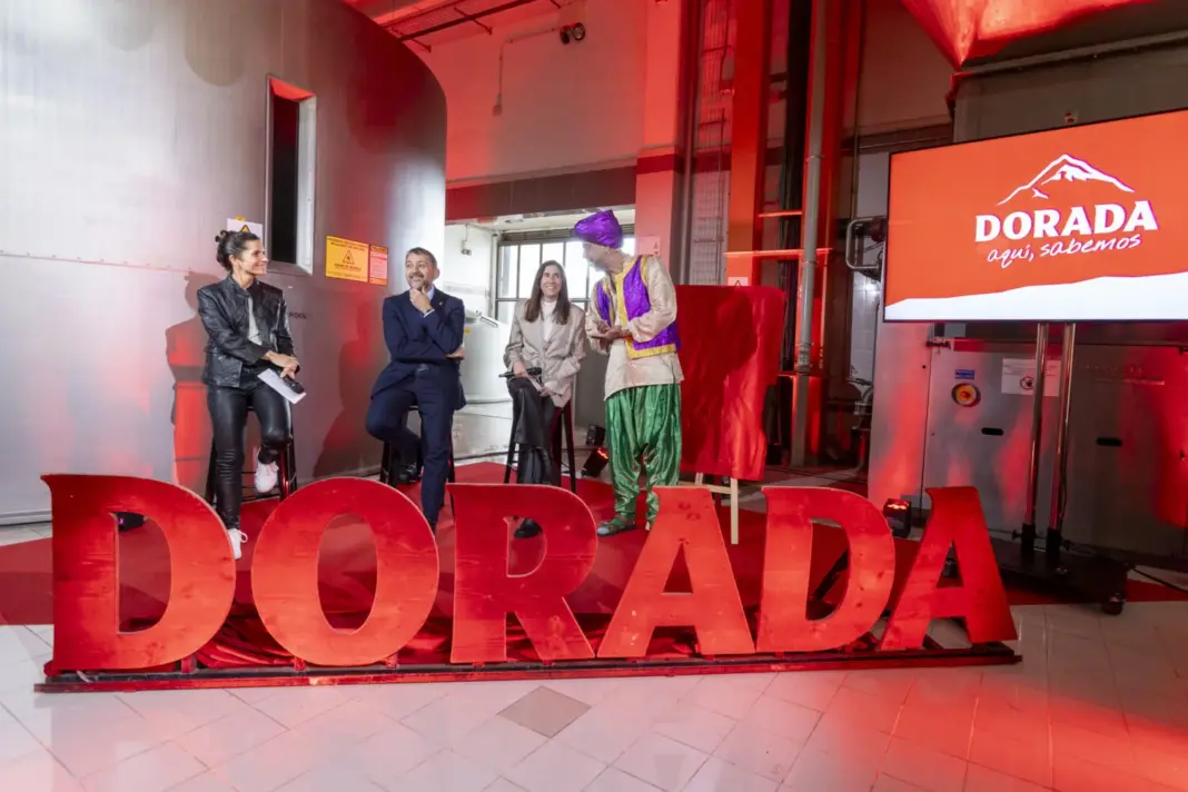 Dorada reinventa los orígenes del Carnaval con ritmo latino y mucho humor