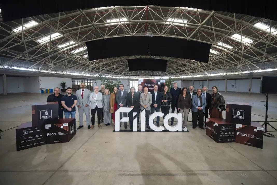 Foto de grupo tras la presentación de FILCA