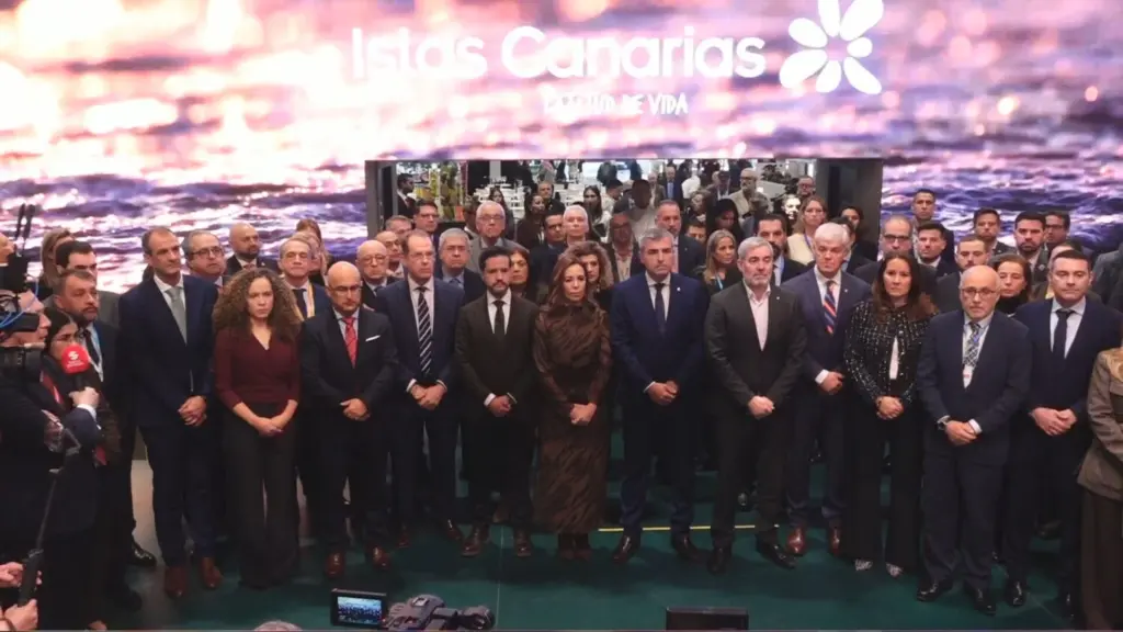 Minuto de silencio en Fitur en memoria de las víctimas del accidente ferroviario