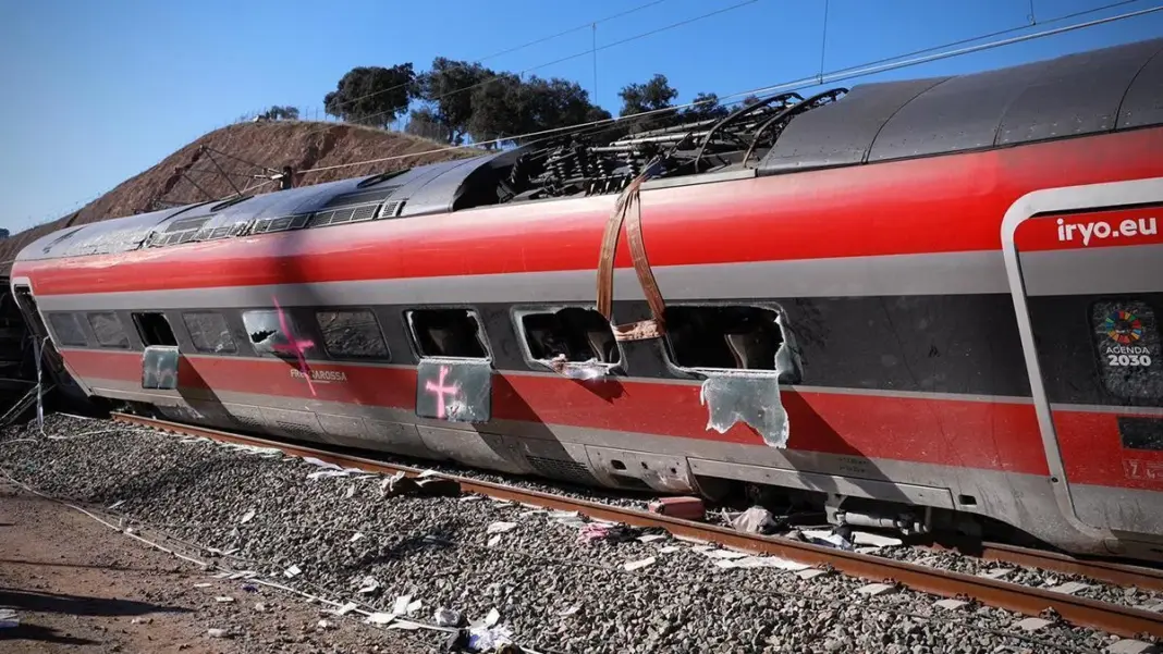 Los restos de los tres vagones del tren de Alvia que sufrieron el impacto con el Iryo han sido troceados en los últimos días