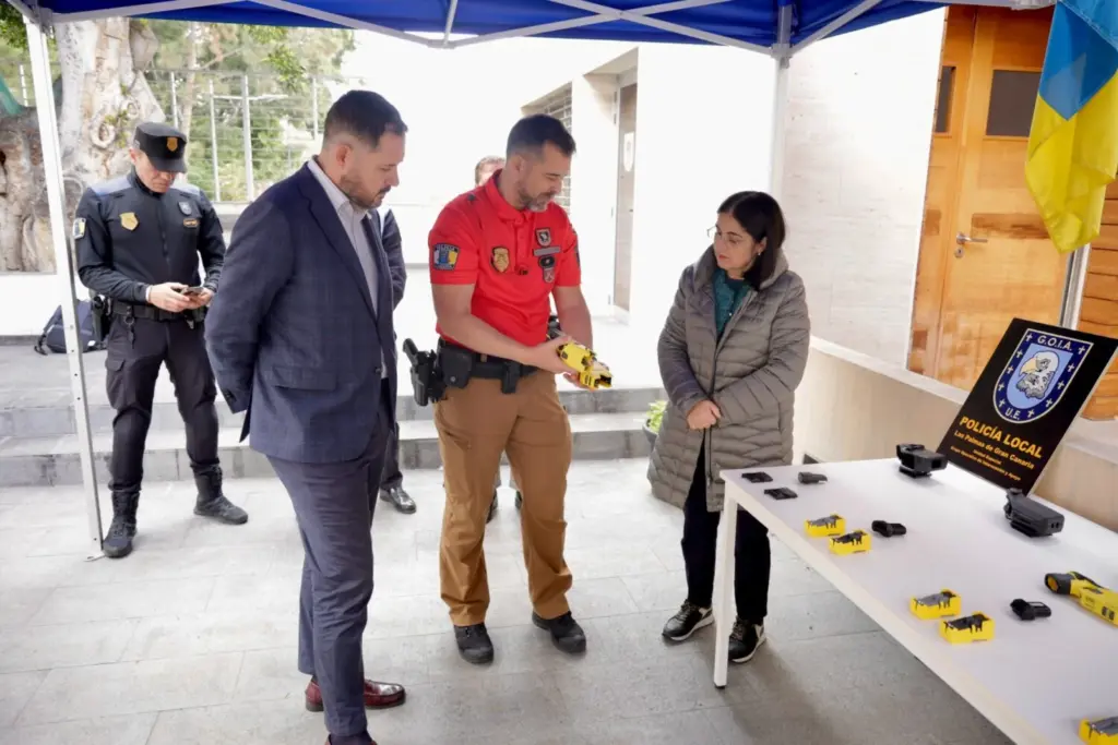 l Ayuntamiento refuerza el equipamiento de la Policía Local con nuevos dispositivos táser