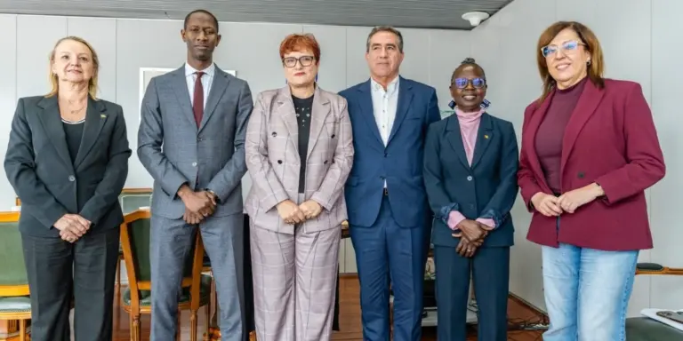 Canarias y Senegal acuerdan agilizar la documentación de los menores migrantes para residir en España