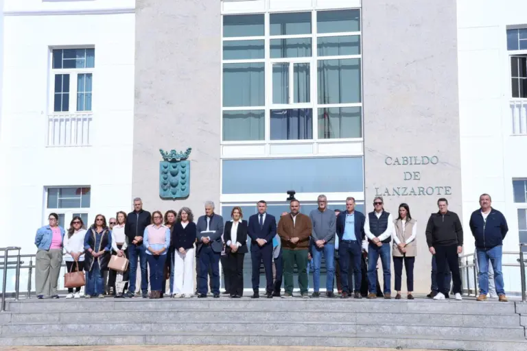 Canarias guarda un minuto de silencio por el primer feminicidio de 2026