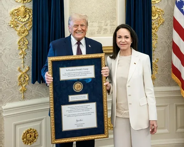 María Corina Machado entrega la medalla del Premio Nobel de la Paz a Donald Trump. Imagen Reuters