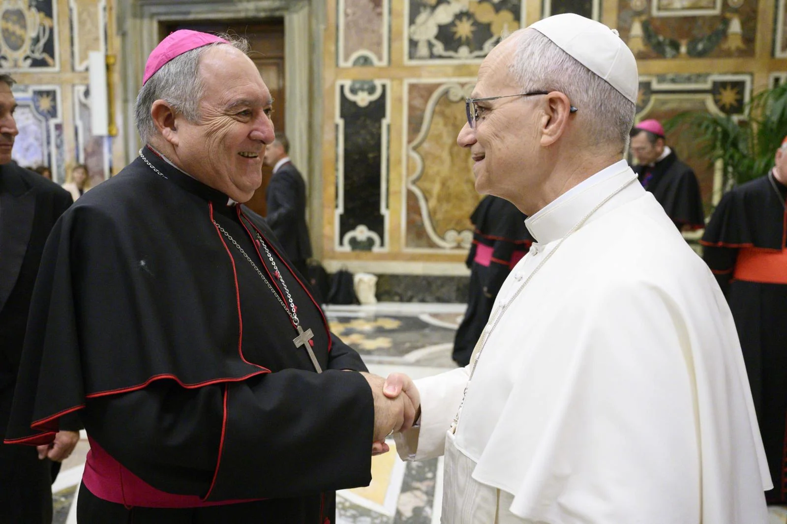 El presidente de la Diócesis de Canarias, Mons. José Mazuelos y el papa León XIV. Imagen Diócesis de Canarias