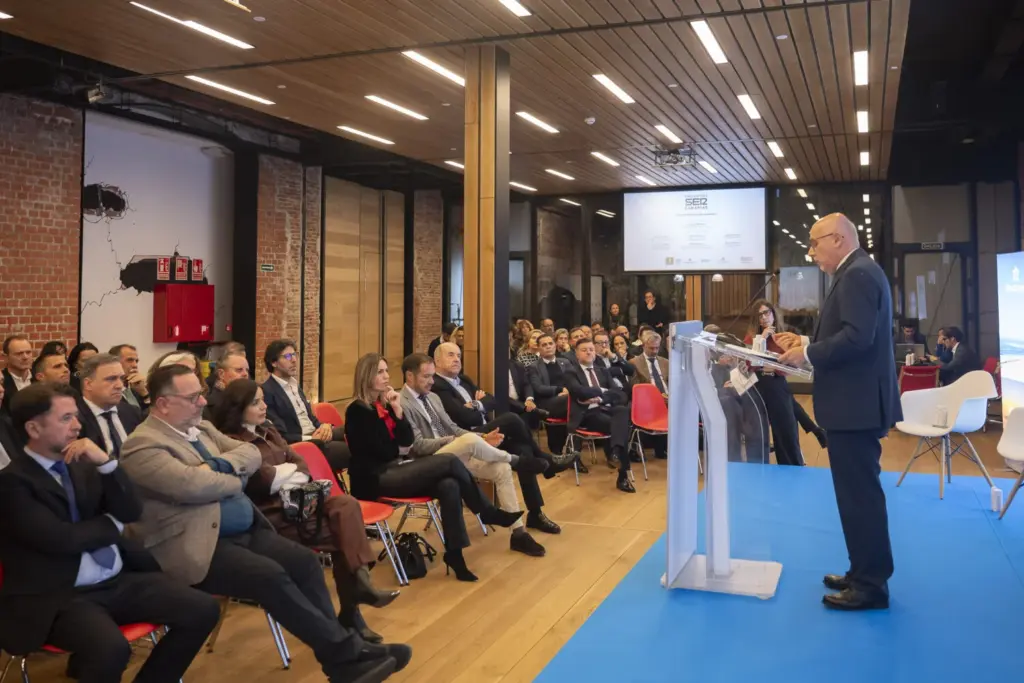 Morales defiende la cogestión canaria de los aeropuertos