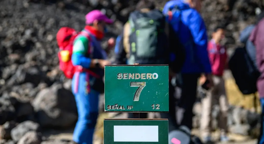 El Cabildo de Tenerife activa la "ecotasa" para los senderos más emblemáticos del Teide