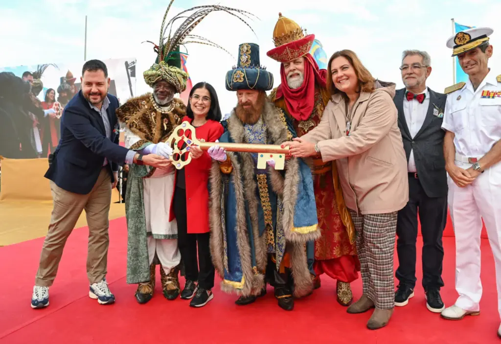 Carolina Darias, les ha hecho entrega de la Llave mágica de la Ciudad