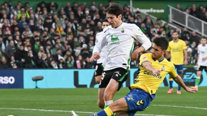 La UD Las Palmas pierde en su visita al líder, el Racing Santander
