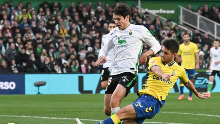 4-1 | La UD Las Palmas pierde en su visita al líder, el Racing Santander