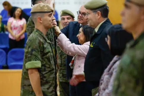 La ministra de Defensa reconoce a la Brigada ‘Canarias’ XVI por su labor en Líbano y en emergencias nacionales