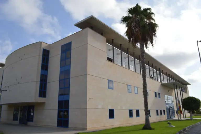 Prisión preventiva sin fianza para la madre del bebé hallado muerto en Maspalomas