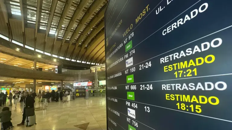 El temporal colapsa Tenerife Norte con once desvíos y veintiséis cancelaciones