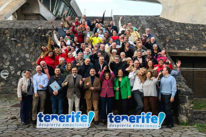 Representantes de las agrupaciones patrocinadas del Carnaval de Tenerife y las autoridades