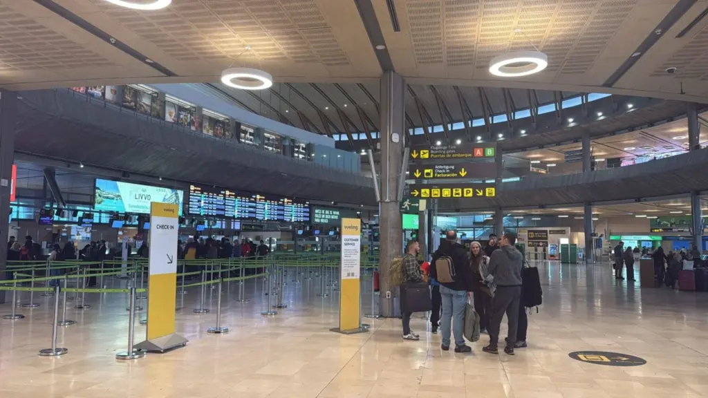 El temporal de viento y niebla obliga a desviar vuelos en Tenerife Norte