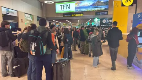 El temporal colapsa Tenerife Norte con once desvíos y diecisiete cancelaciones