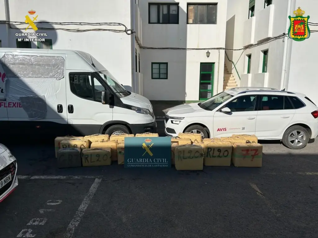 La Guardia Civil intercepta 877 kg de hachís en Fuerteventura