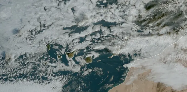 Prudencia en las costas canarias: Jornada de mala mar con olas de hasta cinco metros