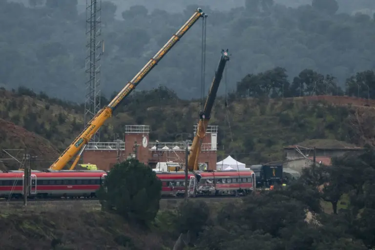 Hallan un nuevo cuerpo sin vida del accidente ferroviario de Adamuz y ya son 43
