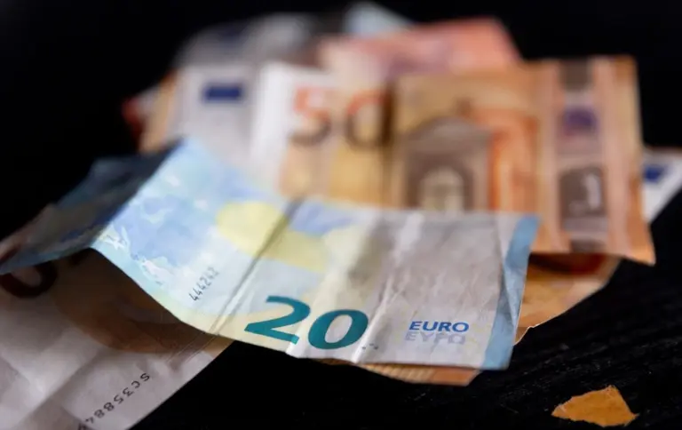 Nueva fórmula para detectar billetes falsos: la ULL tiene la clave