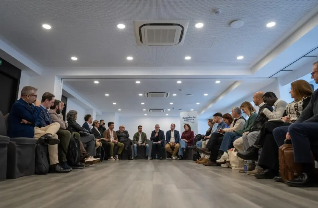 CC se reúne con 33 entidades para evaluar la situación migratoria en Canarias