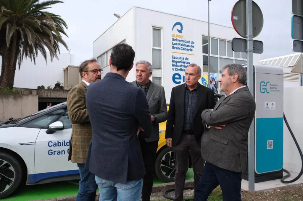 La ULPGC pone en marcha 17 puntos de recarga eléctrica en sus campus universitarios