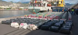 Droga carguero Tenerife. El barco apresado a 535 kilómetros de Canarias con el mayor alijo de cocaína aprehendido hasta la fecha en el mar por las fuerzas de seguridad europeas: 9.994 kilos.