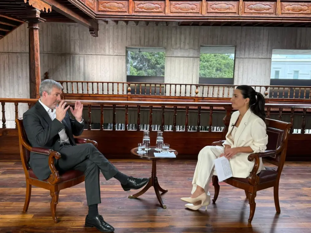 Fernando Clavijo: «Canarias hará lo necesario para atender a todos sus ciudadanos en Venezuela»