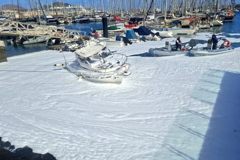 Se incendia una embarcación, en el muelle deportivo de Las Palmas de Gran Canaria