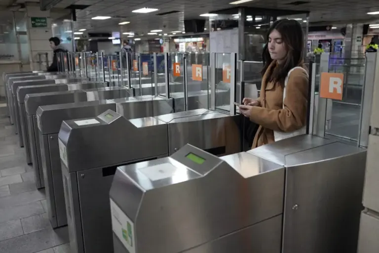 Renfe y Adif suspenden el tráfico de trenes de Rodalies en Cataluña