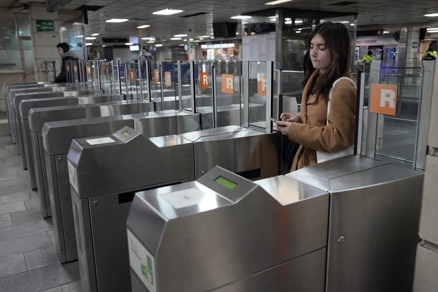 Vista de la estación Catalunya este viernes / EFE/Alejandro Garcia
