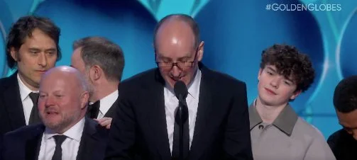 El fenómeno de Netflix 'Adolescencia' conquistó este domingo los Globos de Oro en los apartados de televisión, logrando cuatro premios