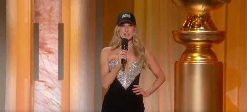 La cómica Nikki Glaser, encargada de presentar la gala de los Globos de Oro este domingo en Los Ángeles, homenajeó al director Robert Reiner, asesinado junto a su mujer