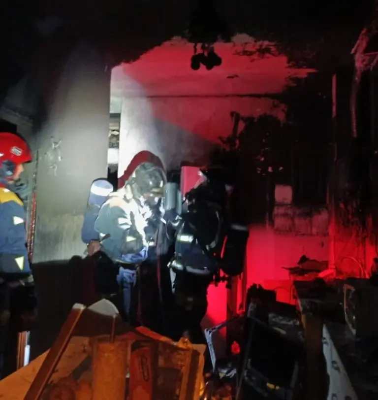 Una mujer en estado grave en el incendio de una vivienda en Arona